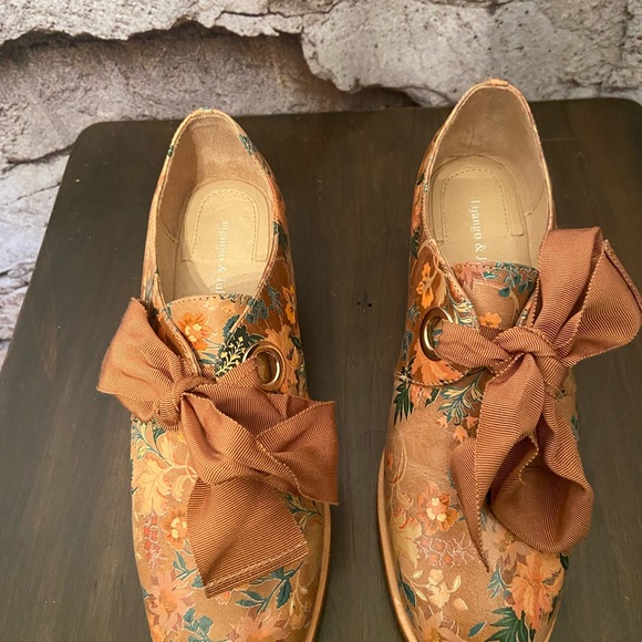 Django & Juliette Nonah Floral Lace Up Shoes NEW - Picture 2 of 6